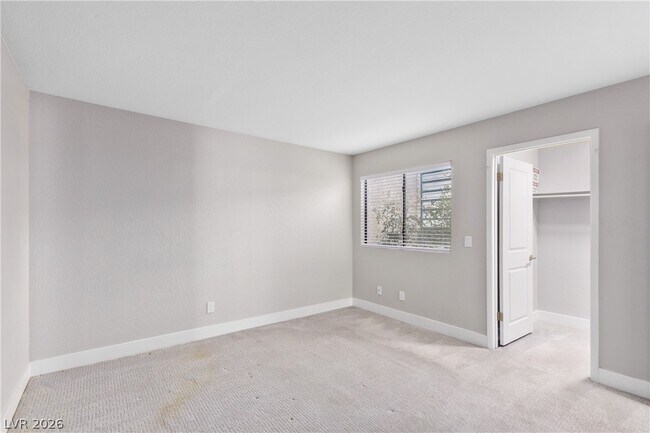 Building Photo - 2220 Pine Breeze Ln