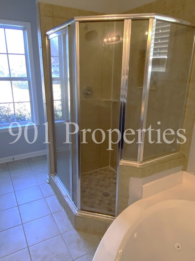 Building Photo - 1120 Averett Ln