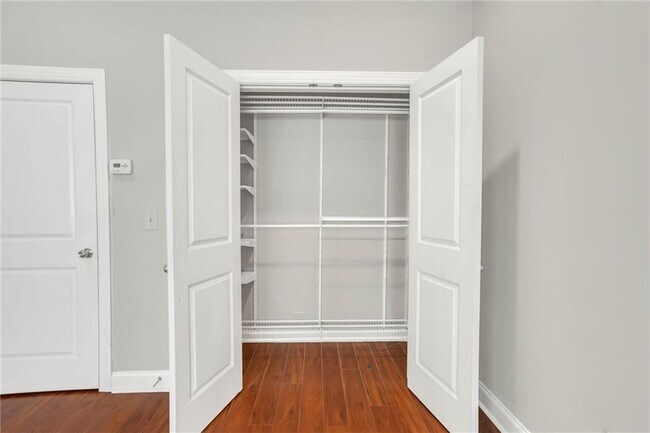 Building Photo - 3026 Eltham Pl