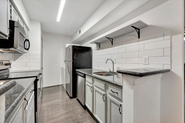 Building Photo - 1601 S Shepherd Dr