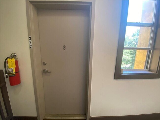 Building Photo - 502 Pryor St SW