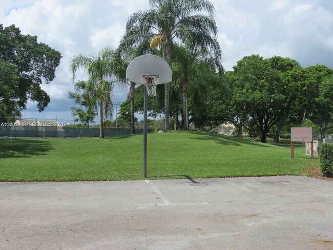 Building Photo - 2320 S Cypress Bend Dr