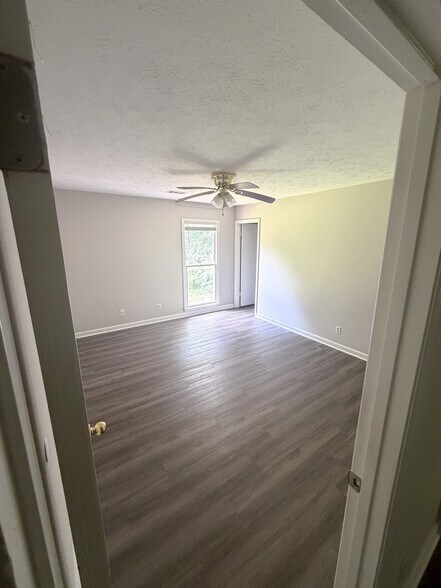 Building Photo - 6197 Trestlewood Dr