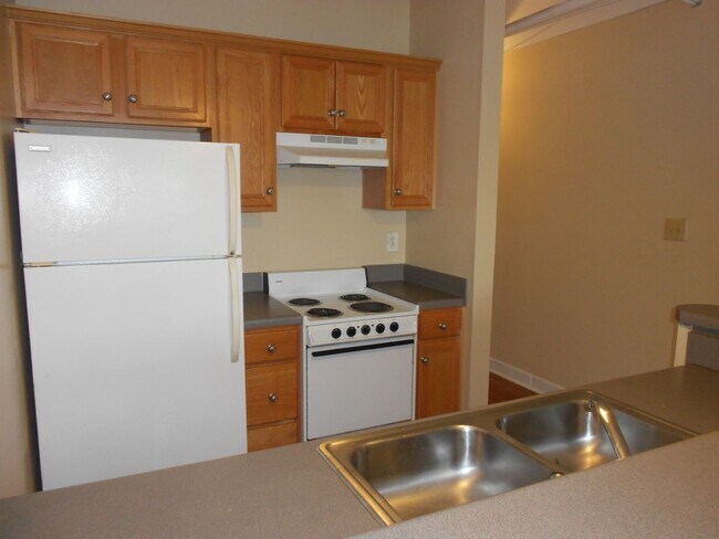Building Photo - Cozy 2 Bedroom Apartment - Walk to UGA Cam...