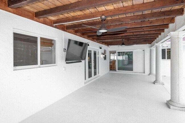 Building Photo - 2289 Windsor Rd