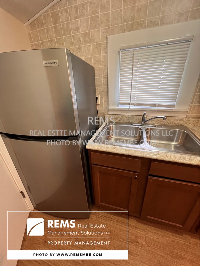 Building Photo - 626/628 4th Avenue