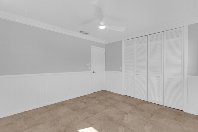 Building Photo - 1180 SW 17th St