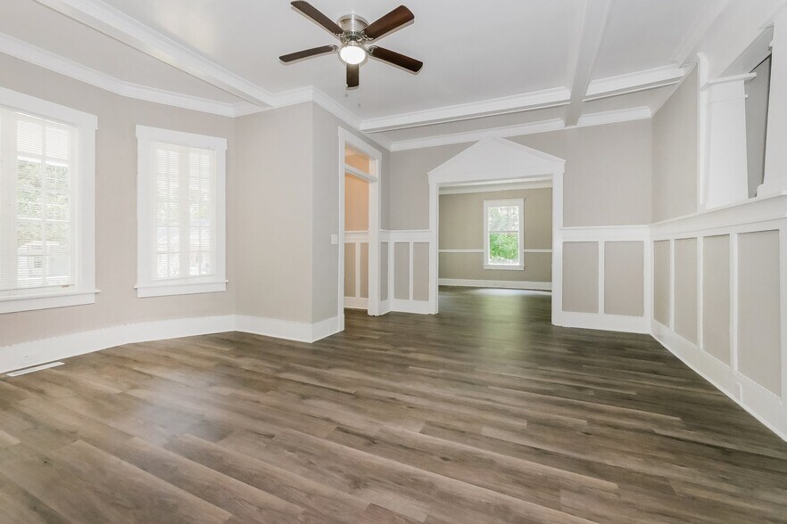 Building Photo - 2529 English Ave