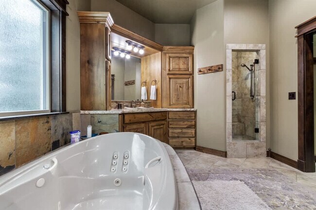 Building Photo - 5605 N Morpheus Pl