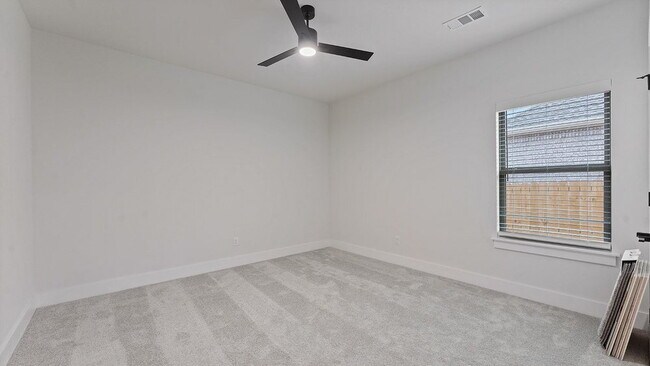 Building Photo - "Charming 3-Bedroom Retreat with Granite Elegance & Cozy Fireplace in Farmington!"