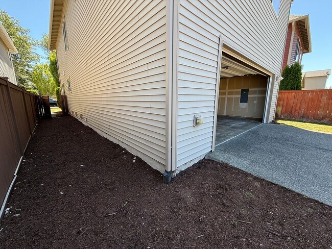 Building Photo - 1838 Bobs Hollow Ln