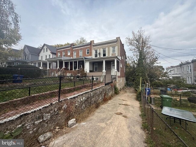 Building Photo - 720 Springfield Ave