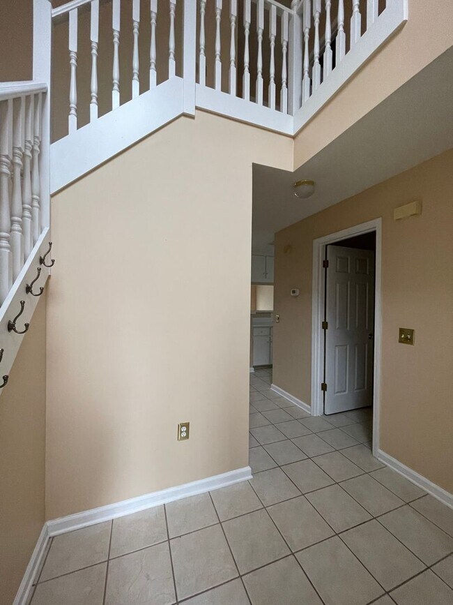 Building Photo - 135 S Spring View Dr