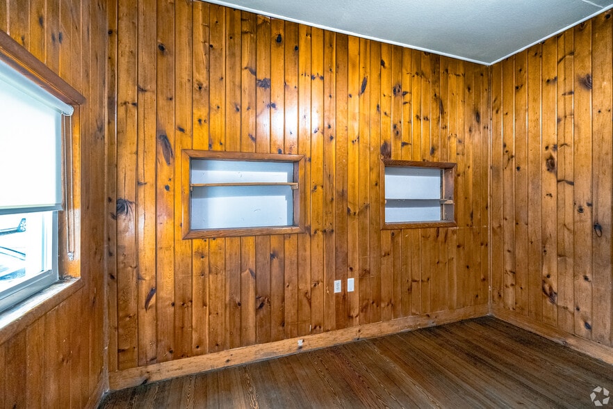 Building Photo - 62 Linden Ave