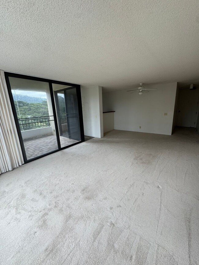 Building Photo - 2 bed 2 bath, 2 Reserved Parking at Nuuanu...