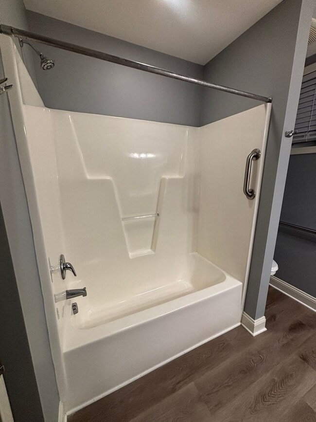 Building Photo - Charming & Spacious Three Bedroom, Two Bathroom Single Family Home