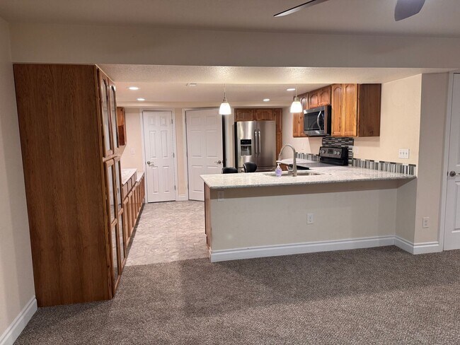 Building Photo - 1 Bedroom 1 bathroom basement unit in Erie.