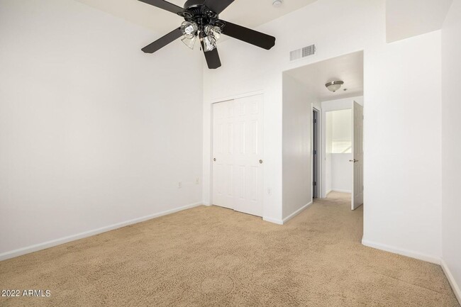 Building Photo - 1920 E Bell Rd