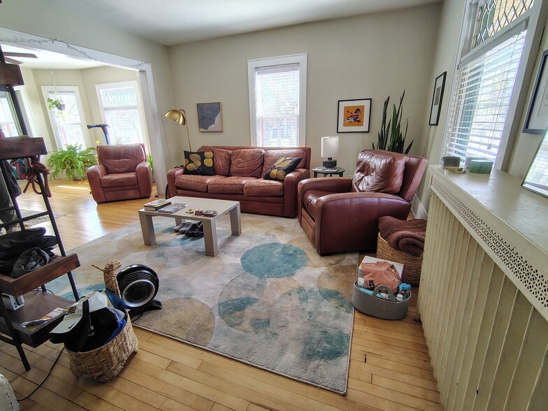 Living room - 2847 31st Avenue South