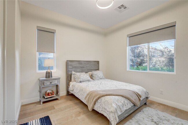 Building Photo - 2567 Speyburn Ave