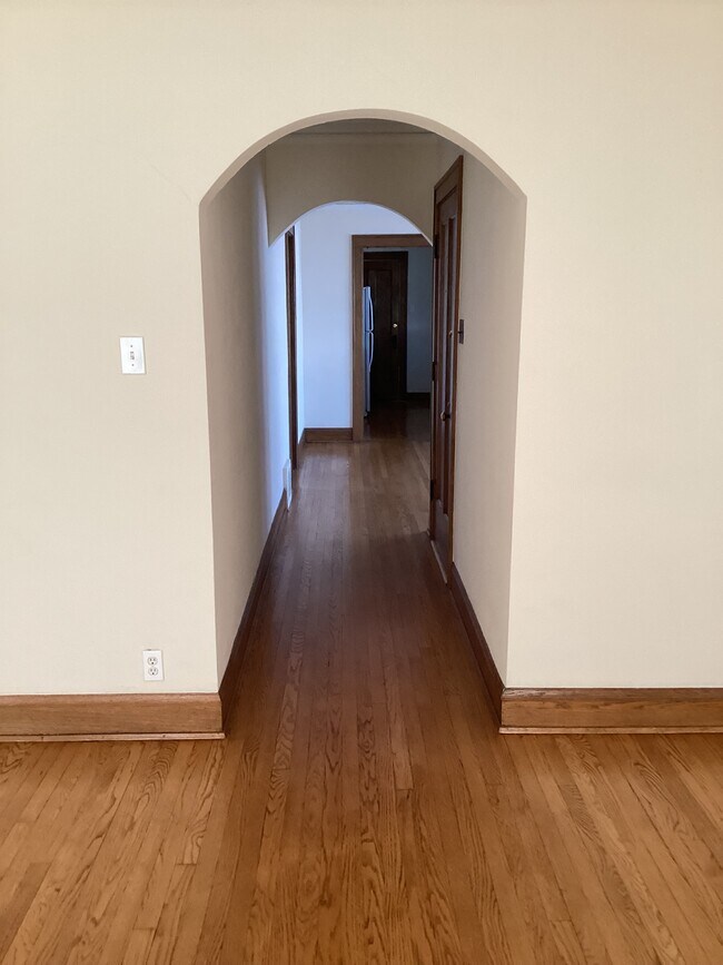 Hallway - 1015 W Hillgrove Ave