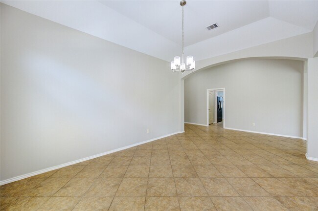 Building Photo - 5615 Stoneridge Ct