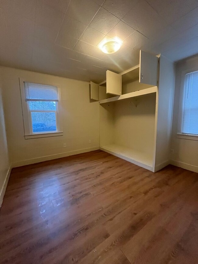 Building Photo - 2-Bedroom 1-Bathroom home in Cottage Grove!