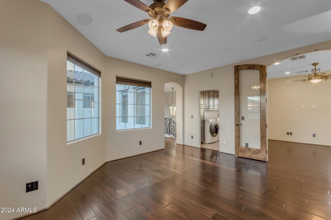 Building Photo - 2322 E Samantha Way