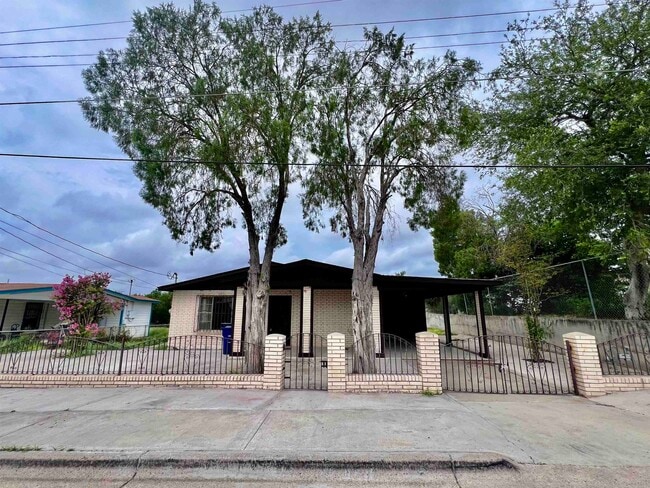 Primary Photo - 110 N Malinche Ave