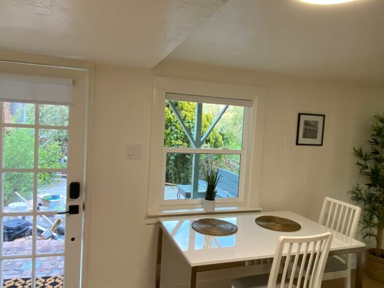 Living - 735 Upland Rd