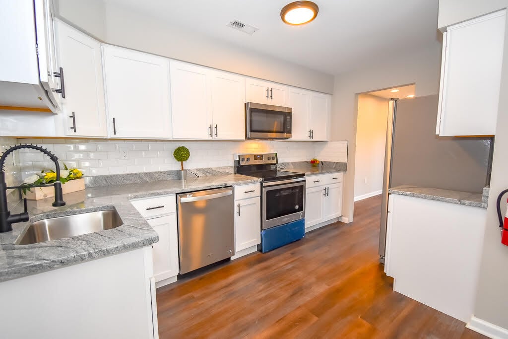 Building Photo - 1208 Chanticleer