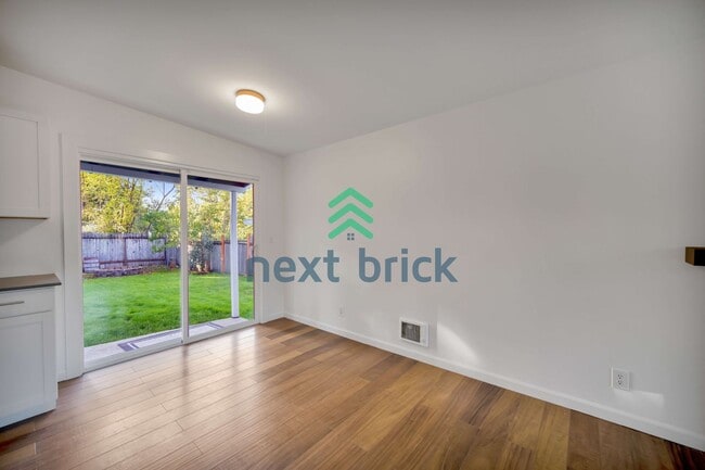 Building Photo - 2 Bed and 2 Bath Single Family is Available for Rent!