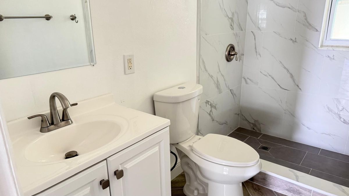 Building Photo - 1760 Tee Dee Ln