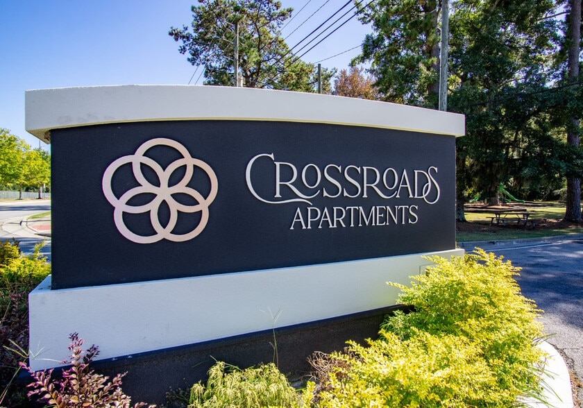 Crossroads Apartments 401 W Montgomery Cross Rd Savannah GA 31406