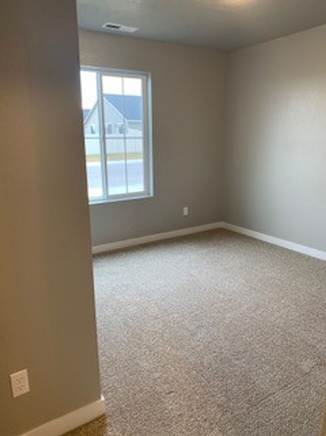 Building Photo - Brand New Home