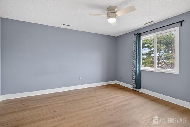 Building Photo - 304 Aspen Dr