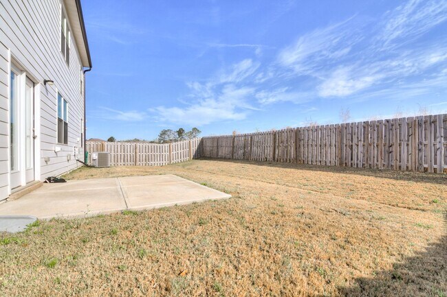 Building Photo - Beautiful 5 Bedroom 3 Bath