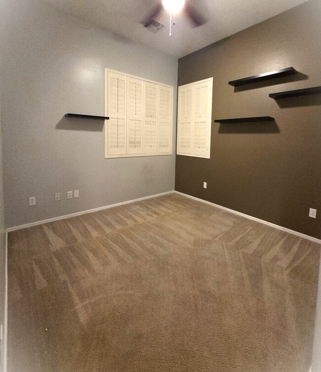 Building Photo - Beautiful 4-bedroom 2.5 bath home