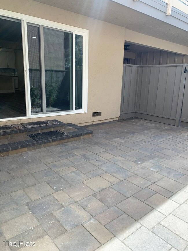 Building Photo - 2280 Latham St