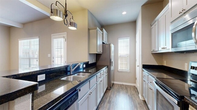 Building Photo - 3519 Summerway Dr