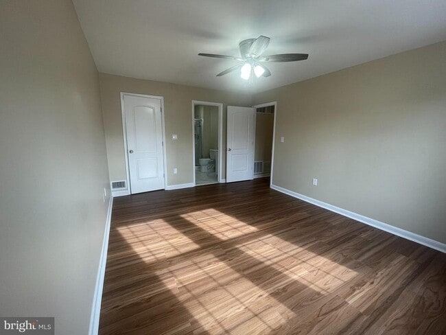 Building Photo - 81 Willow Ct