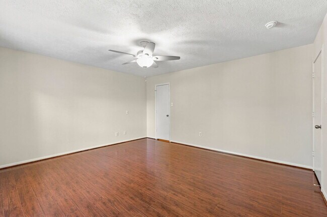 Building Photo - 1100 Augusta Dr