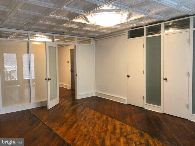 Building Photo - 126 Market St