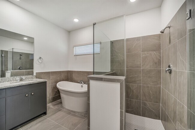 Building Photo - 11943 Pondwood Dr