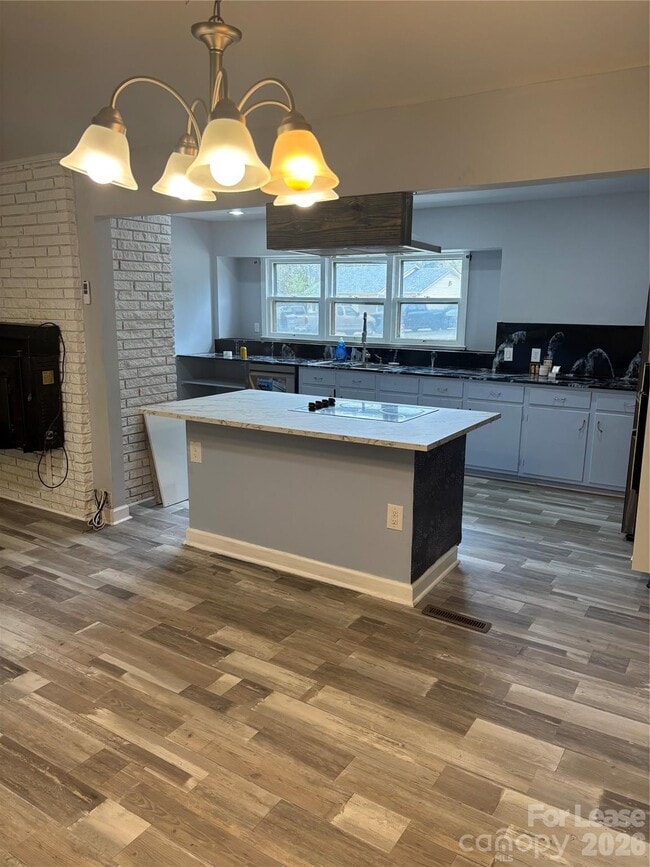 Building Photo - 6225 Branch Hill Cir