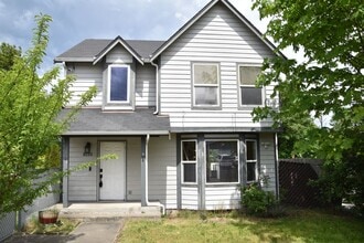 Building Photo - Modern Living with Private Oasis & Ample Storage