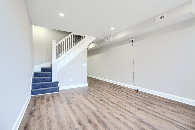 Building Photo - Homewood