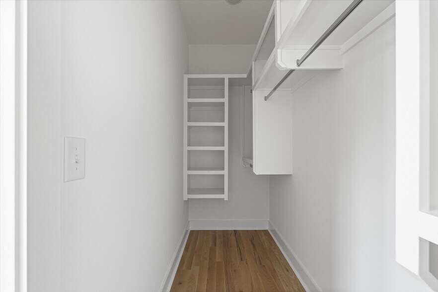 Building Photo - 2830 Clifton Ave