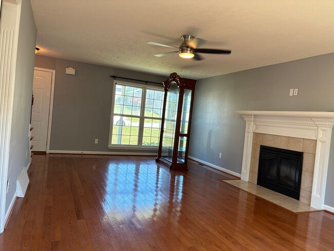 Building Photo - **ELIZABETHTOWN INDEPENDENT SCHOOL DISTRICT**