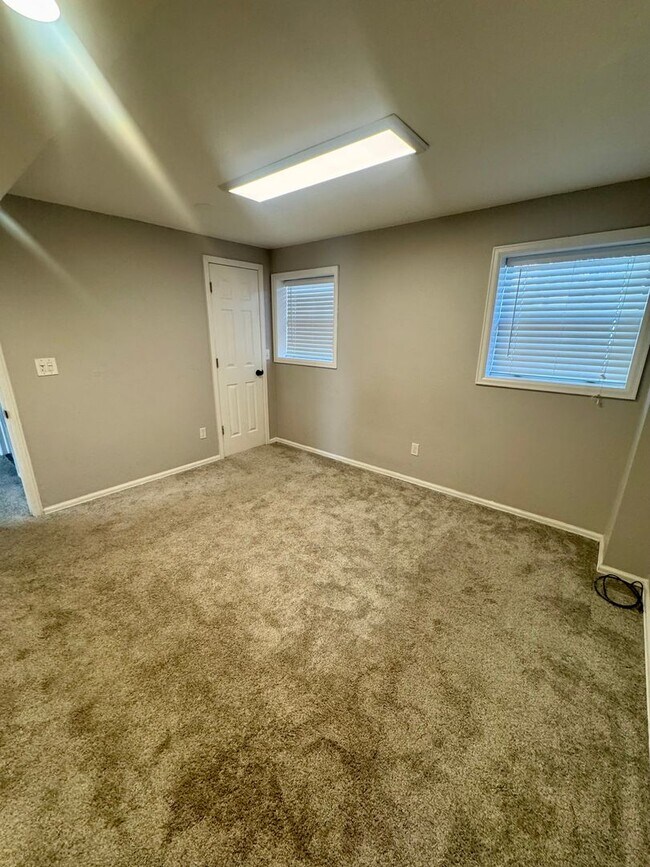 Building Photo - 4 Bedroom home in Stunning Rockrimmon